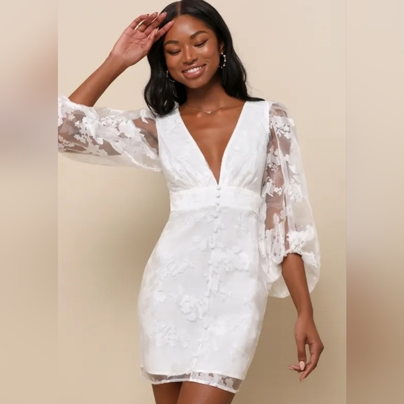 Lulu's White Burn Out Balloon Sleeve Mini Dress size M - Picture 1 of 7